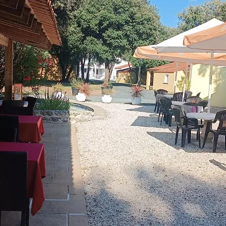Hotel Les Chenes Verts Saint-Savinien